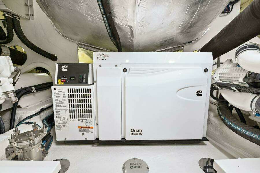 2022 Riviera 5400 Sport Yacht Platinum Edition