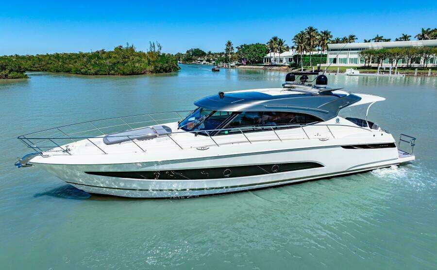 2022 Riviera 5400 Sport Yacht Platinum Edition