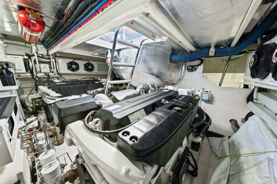 2022 Riviera 5400 Sport Yacht Platinum Edition