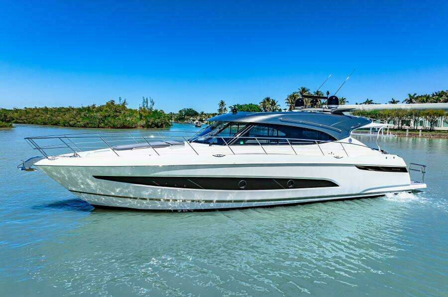 2022 Riviera 5400 Sport Yacht Platinum Edition