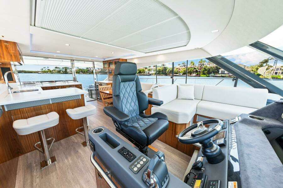 2022 Riviera 5400 Sport Yacht Platinum Edition