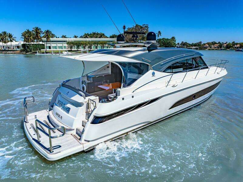 2022 Riviera 5400 Sport Yacht Platinum Edition