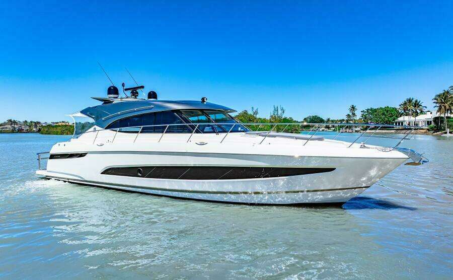2022 Riviera 5400 Sport Yacht Platinum Edition