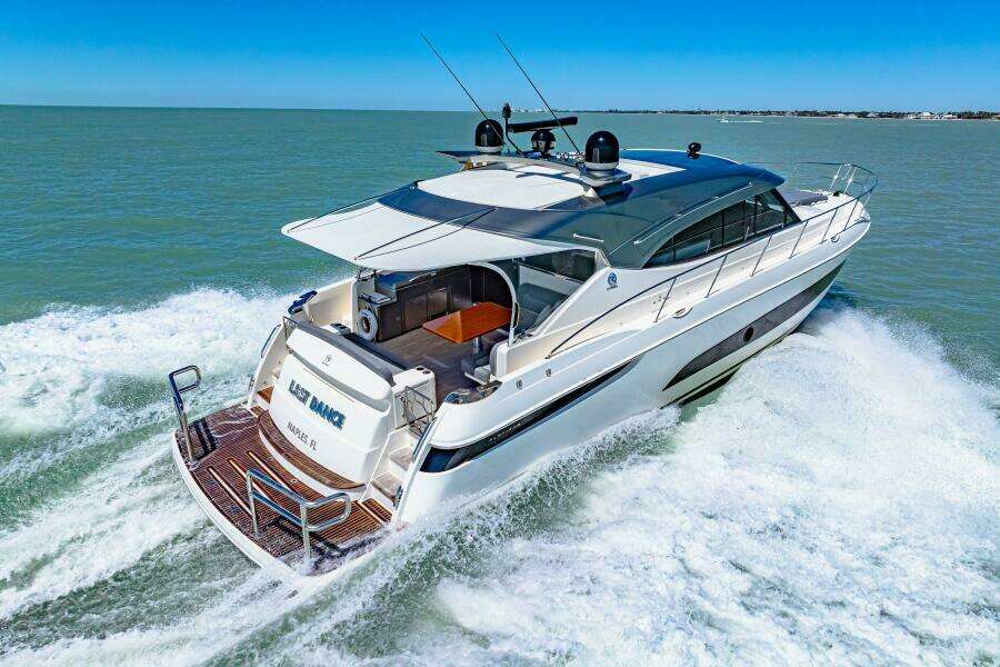 2022 Riviera 5400 Sport Yacht Platinum Edition
