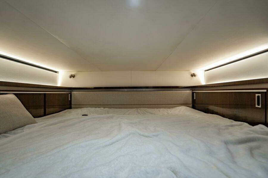 2021 Sea Ray Sundancer 32 Outboard