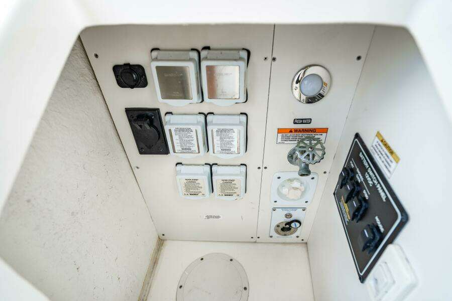 2021 Sea Ray Sundancer 32 Outboard