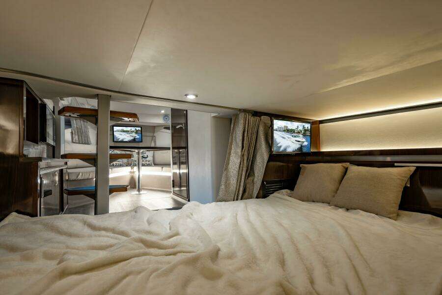 2021 Sea Ray Sundancer 32 Outboard