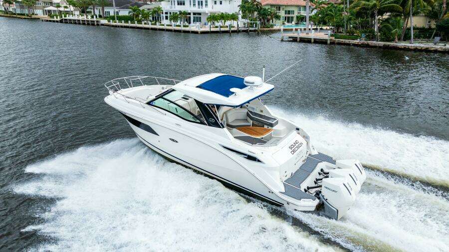 2021 Sea Ray Sundancer 32 Outboard