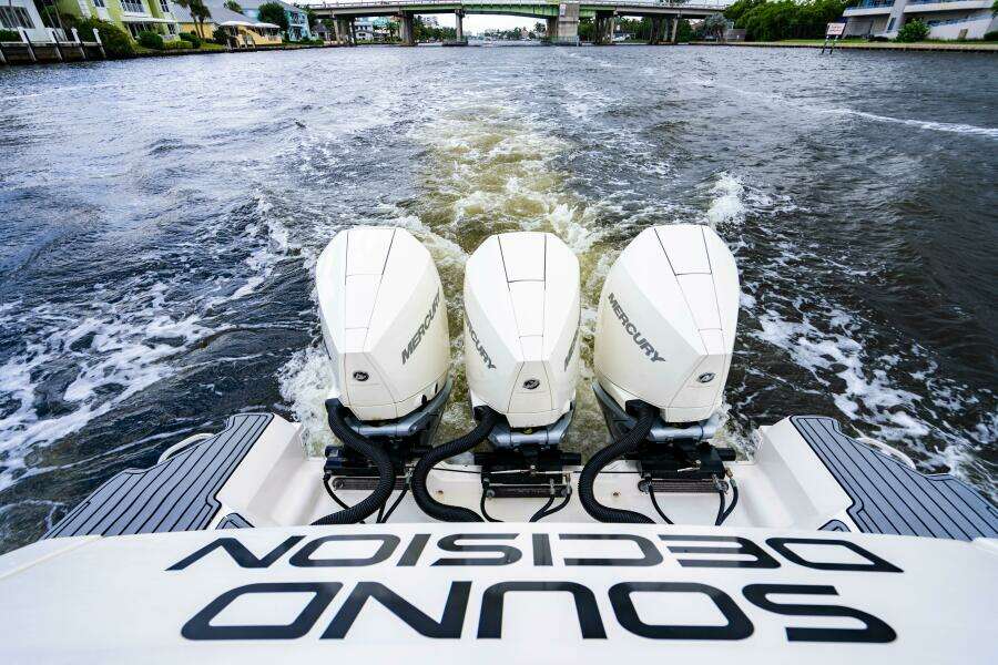 2021 Sea Ray Sundancer 32 Outboard