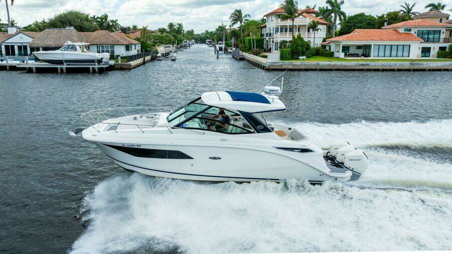 2021 Sea Ray Sundancer 32 Outboard