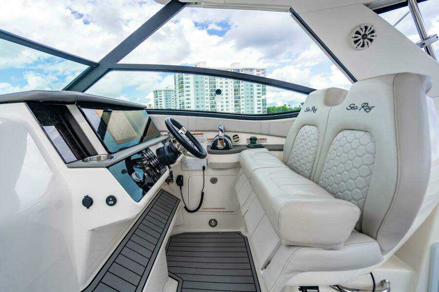 2021 Sea Ray Sundancer 32 Outboard