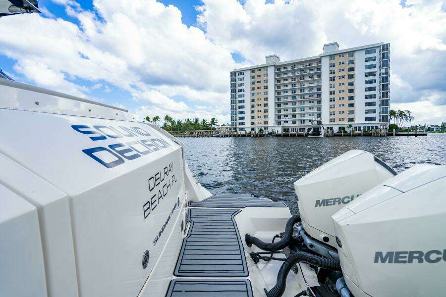 2021 Sea Ray Sundancer 32 Outboard