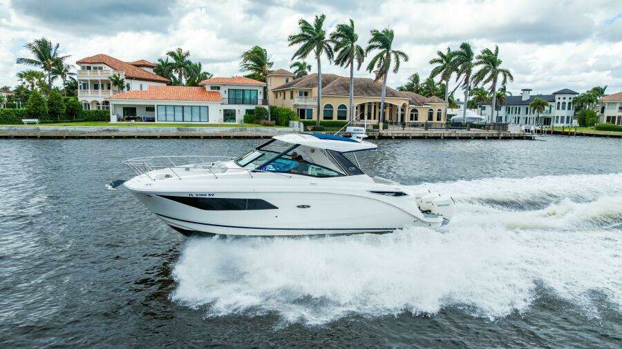 2021 Sea Ray Sundancer 32 Outboard