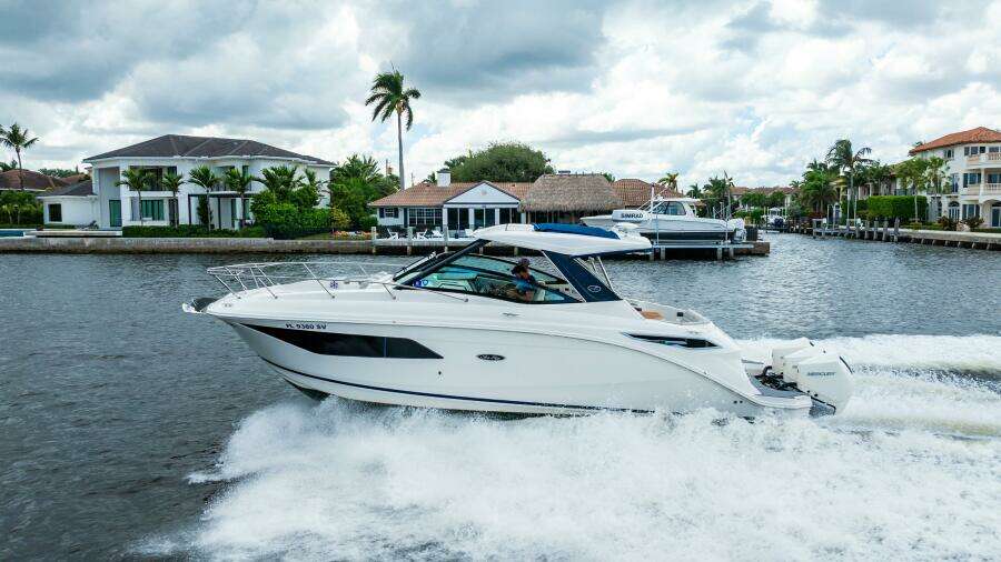2021 Sea Ray Sundancer 32 Outboard