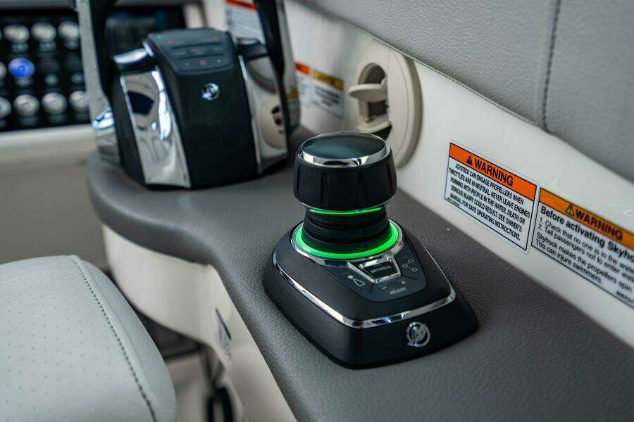 2021 Sea Ray Sundancer 32 Outboard