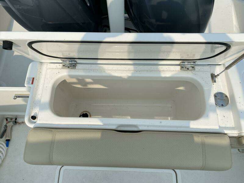 2021 Pursuit 266 Dual Console