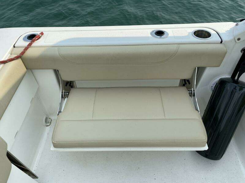 2021 Pursuit 266 Dual Console
