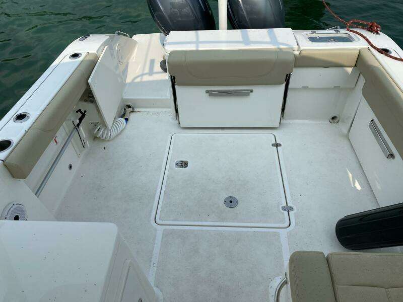 2021 Pursuit 266 Dual Console