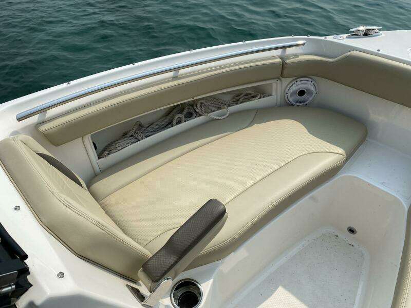 2021 Pursuit 266 Dual Console