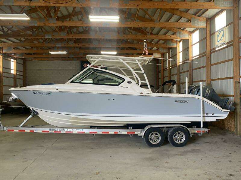 2021 Pursuit 266 Dual Console