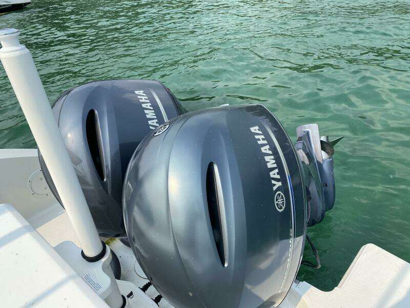 2021 Pursuit 266 Dual Console