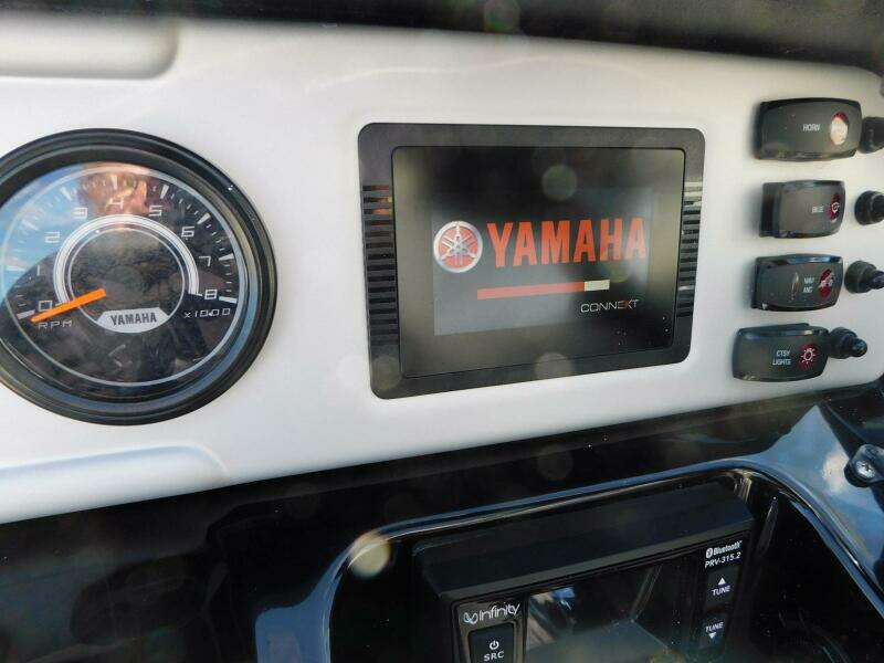 2021 Yamaha Boats AR210