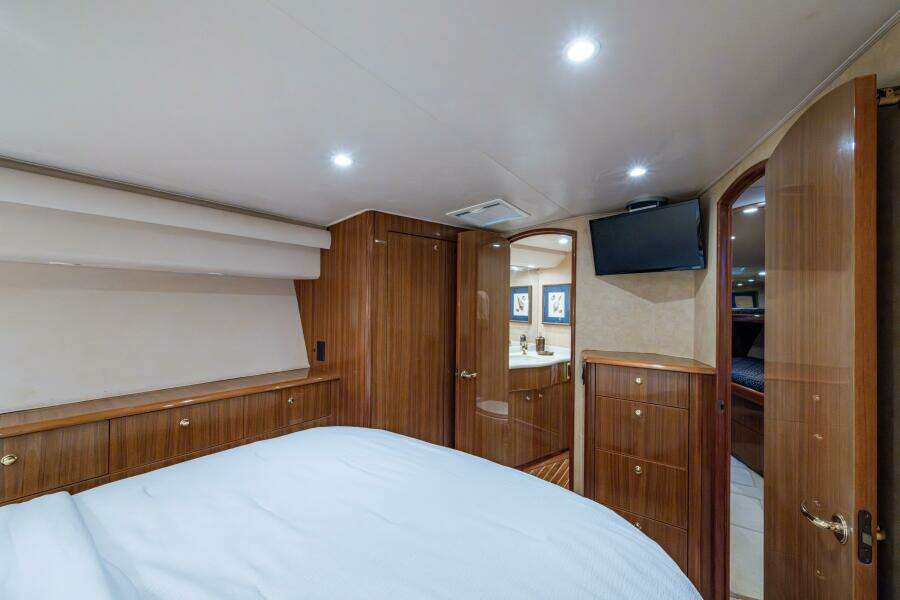 Viking 52 QUALIFIER - Master Stateroom