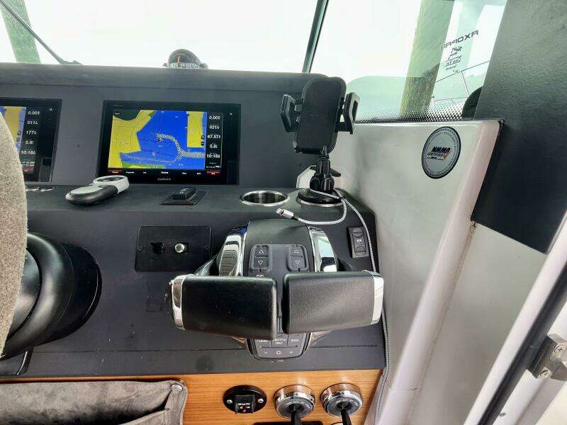 2018 Axopar 37 Sport Cabin R