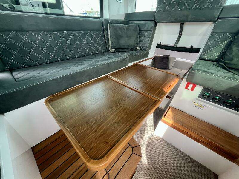 2018 Axopar 37 Sport Cabin R