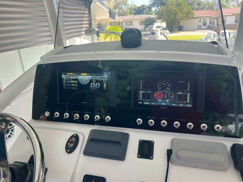 2021 Sportsman 232 Platinum Center Console