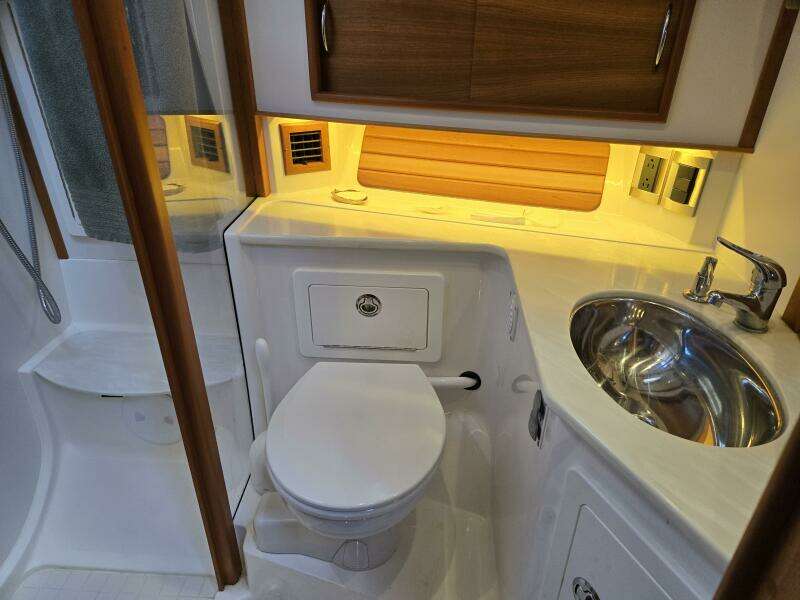 2017 Sabre 48 Flybridge