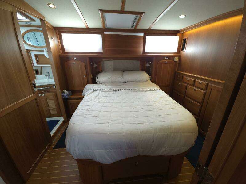 2017 Sabre 48 Flybridge