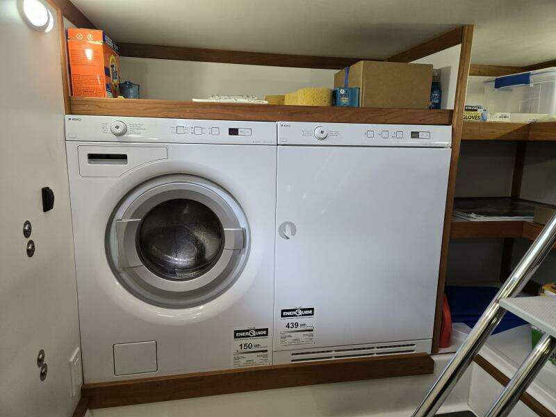 2017 Sabre 48 Flybridge