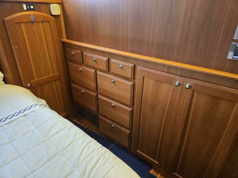 2017 Sabre 48 Flybridge