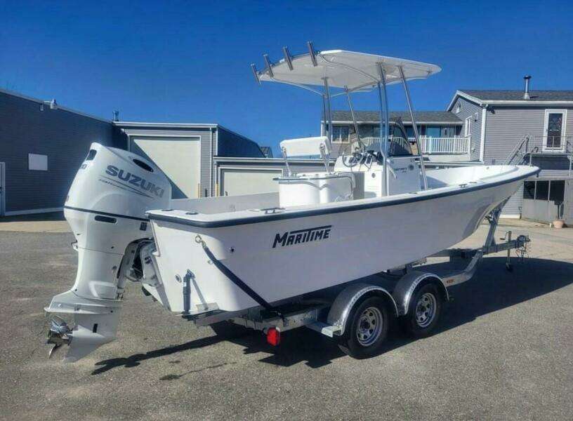 2024 Maritime 233 Defiant