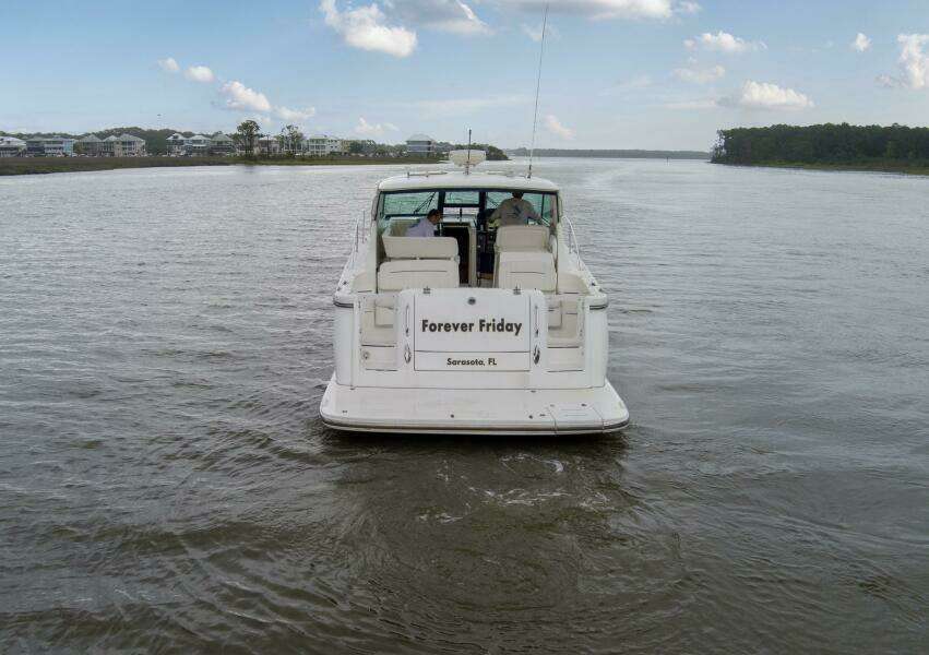 2005 3600 Tiara _Forever Friday_ Stern Profile