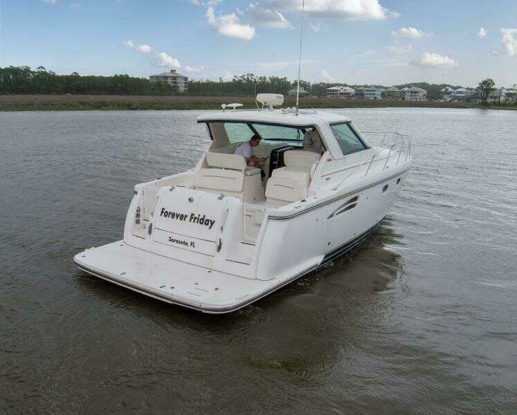 2005 3600 Tiara _Forever Friday_ Exterior Starboard Stern Profile