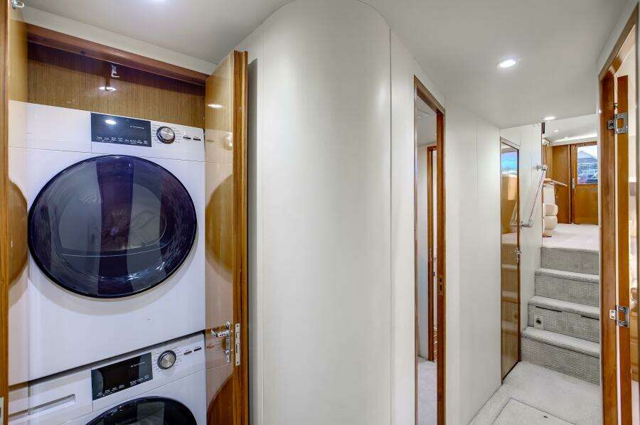 1998 Viking 58 Convertible