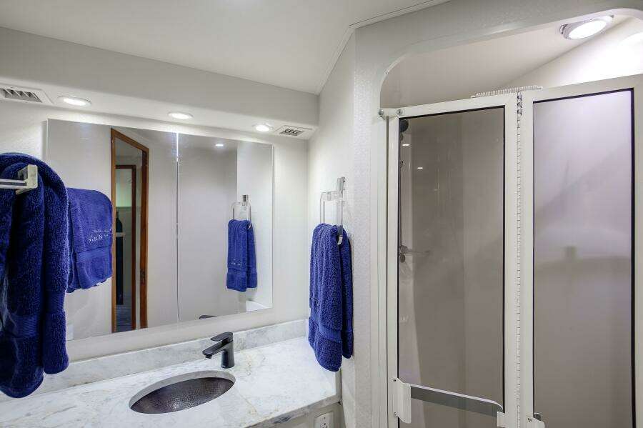 1998 Viking 58 Convertible