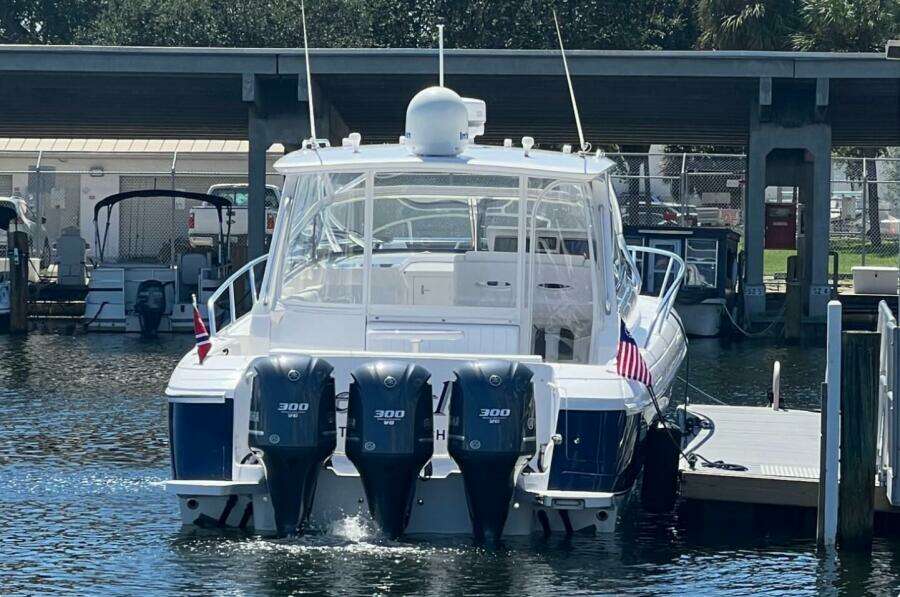 2012 Intrepid 430 Sport Yacht
