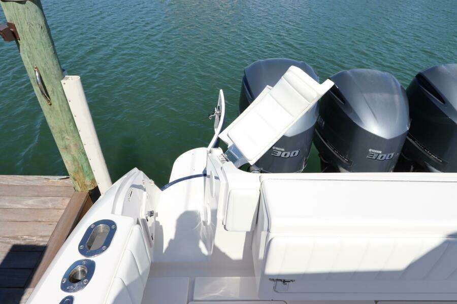 2012 Intrepid 430 Sport Yacht