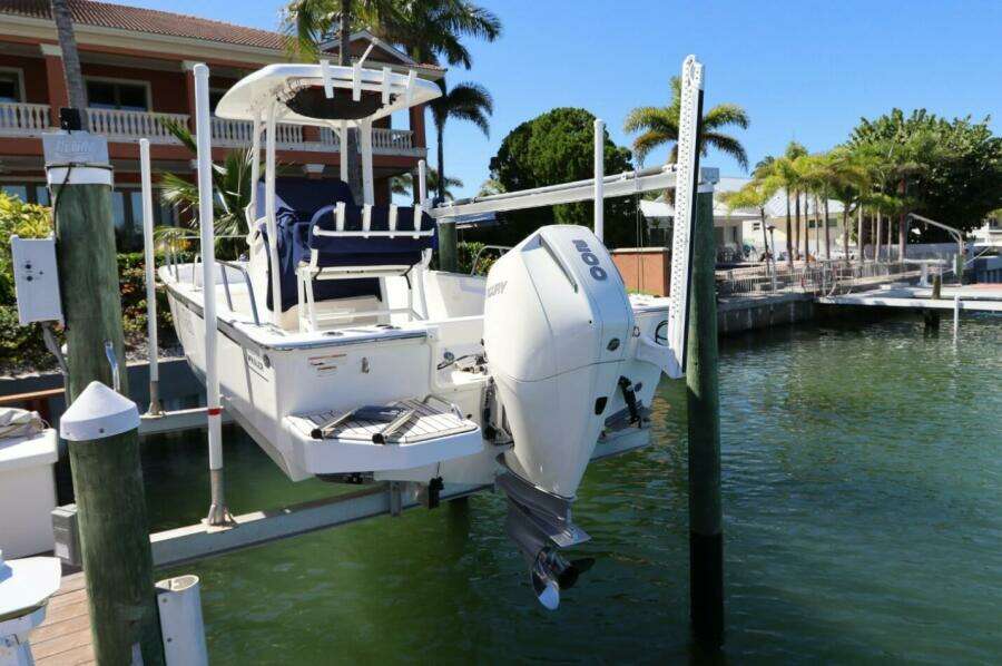 2019 Boston Whaler 210 Montauk