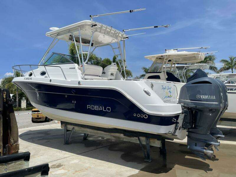 2013 Robalo R305 Walkaround