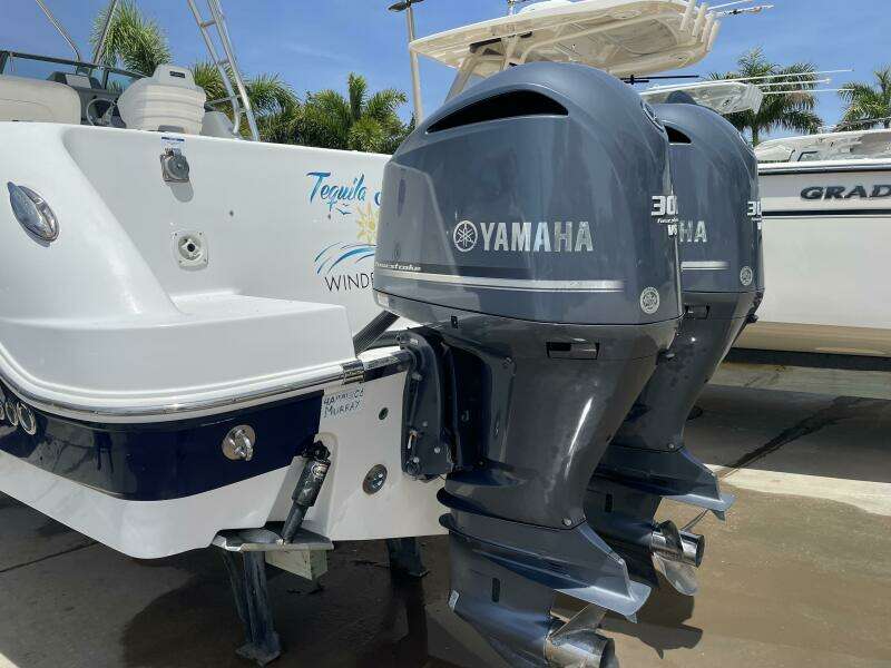 2013 Robalo R305 Walkaround