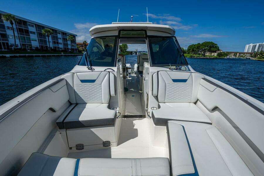 2021 Tiara Yachts 34 LX