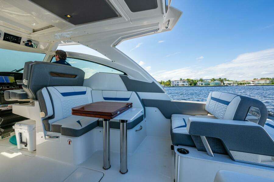 2021 Tiara Yachts 34 LX
