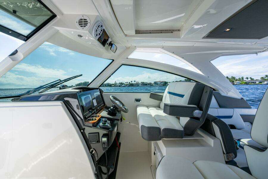 2021 Tiara Yachts 34 LX