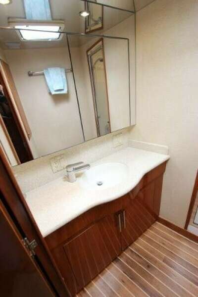 2004 Hatteras 60 Convertible