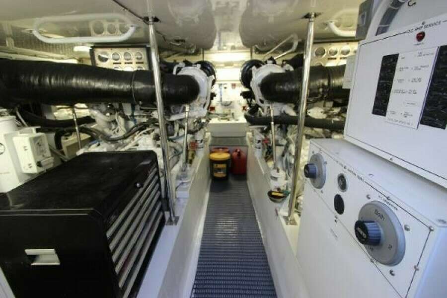 2004 Hatteras 60 Convertible