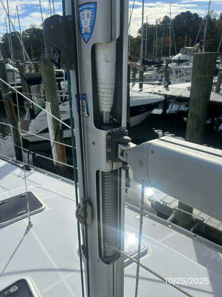 37' Beneteau Mainsail furling